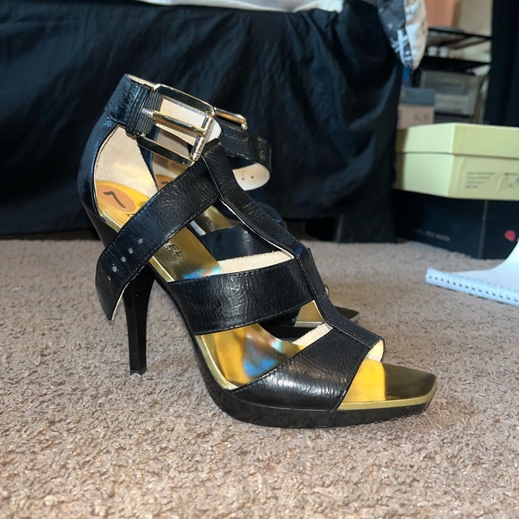 Michael Kors heels - Picture 2 of 5